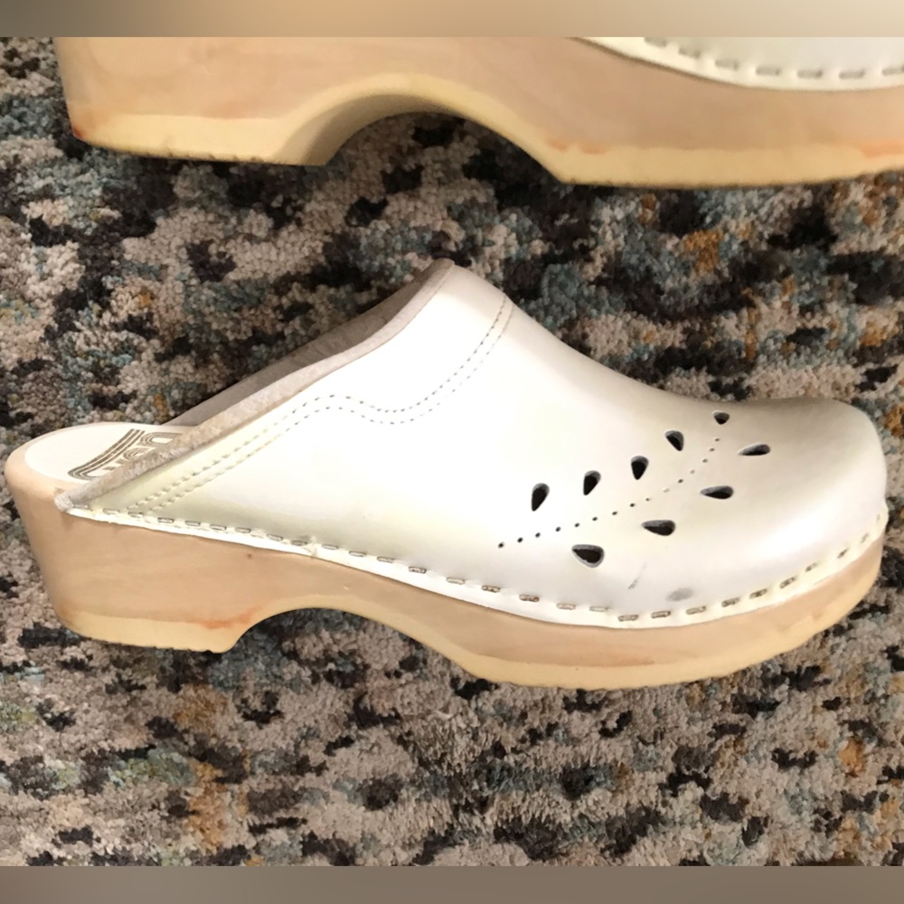 Sven Leaf Punch Clogs Low Heel White 40 8 8.5
